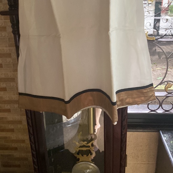 Off white A-line below knee length kurti from Prapti,Kolkata - Picture 5 of 8